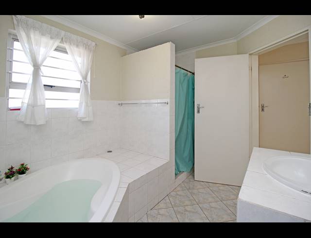 2 BEDROOM HOUSE FOR SALE IN SUNNINGHILL